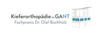 Fachpraxis-Kieferorthopaedie-Buchholz-Logo-GANT+Gebaeude